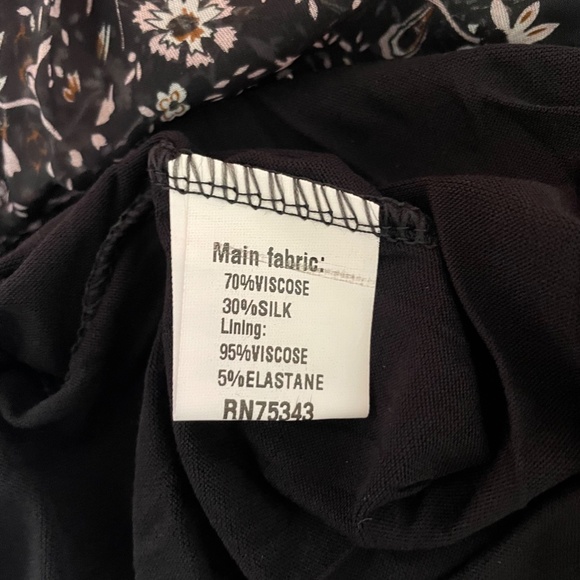 Ditsy Floral Silk Flutter Sleeve Tiered Maxi Dress from LE RAGAZZE - Picture 5 of 5